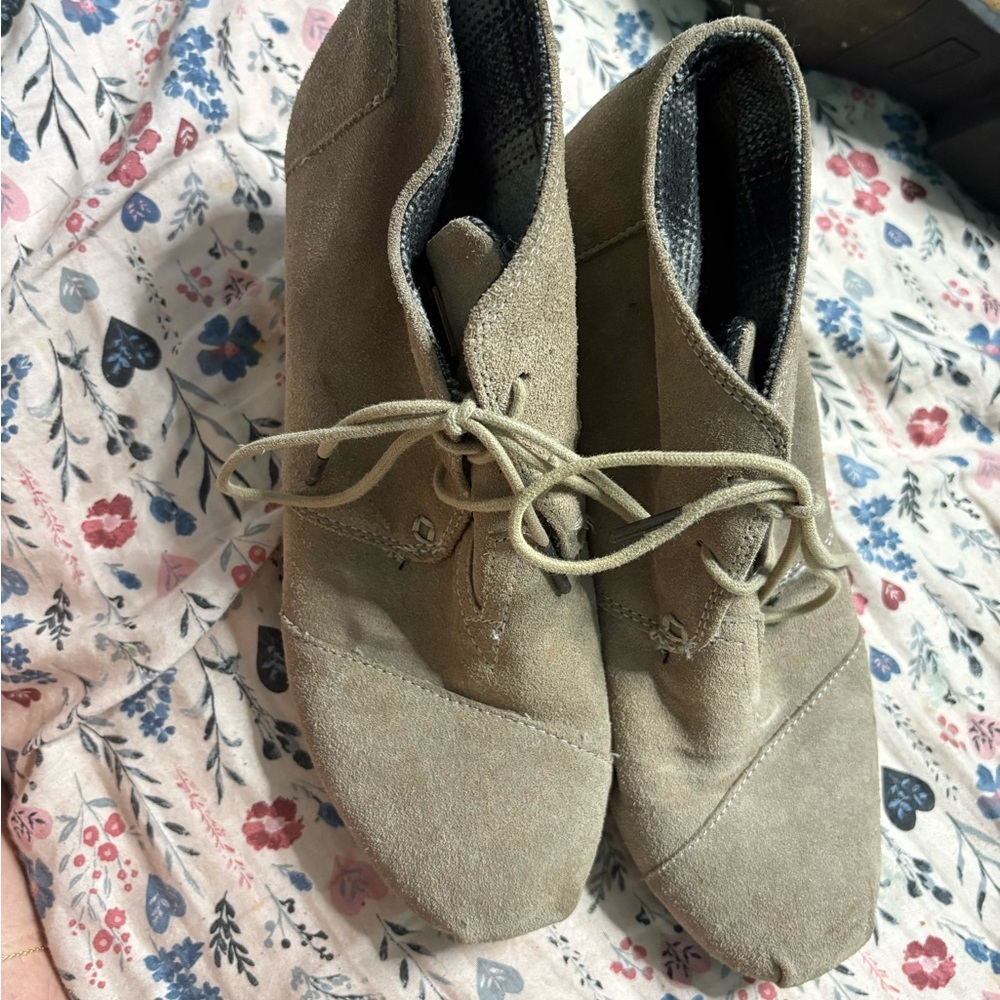 Tan Suede toms heeled booties